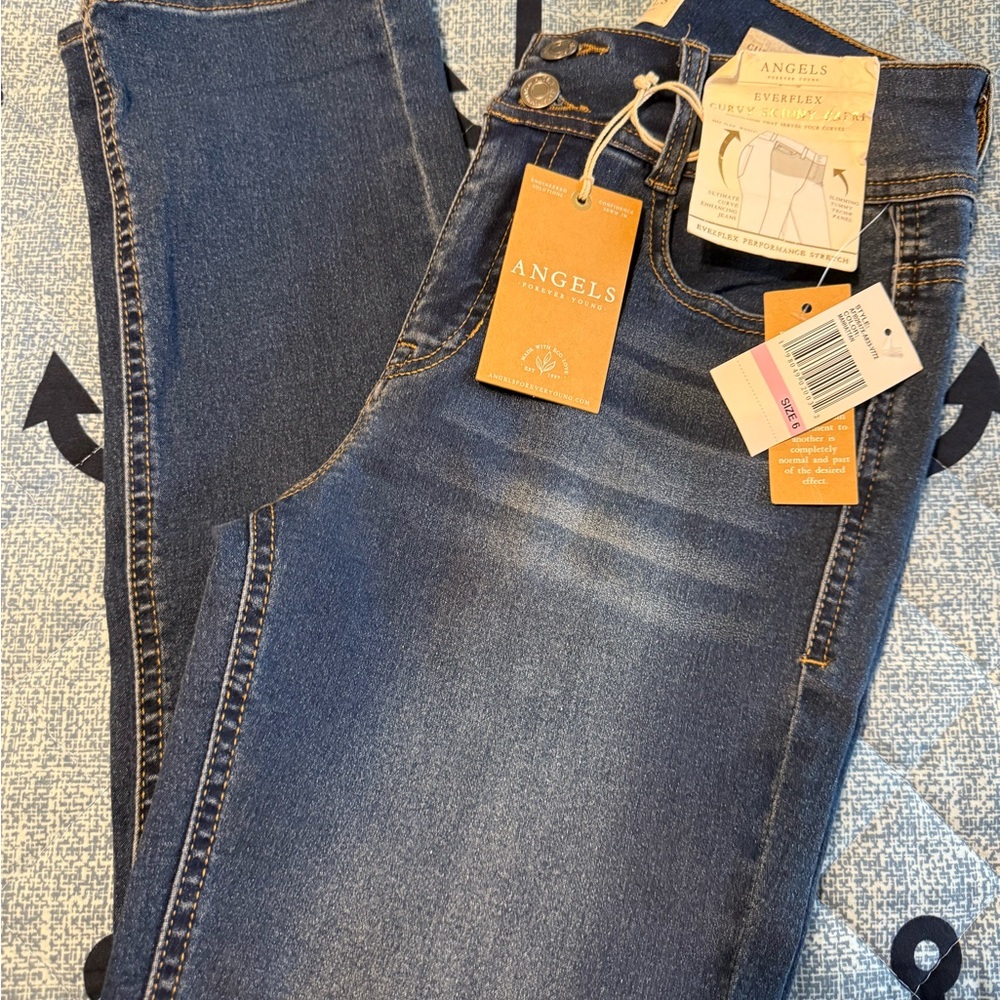 Angels Women's Dark Blue Everflex Curvy Skinny Capri Size 6/28 NWT